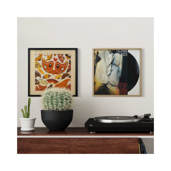 LP rammer på væggen